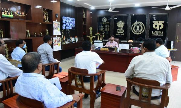 जल जीवन मिशन में निर्धारित तिथि तक कार्य प्रारम्भ न होने पर निविदा की जाए निरस्त- कलेक्टर
