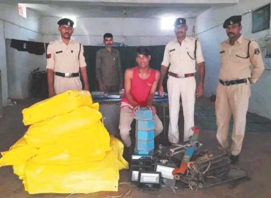 चोरी, नाबालिग सहित 3 गिरफ्तार