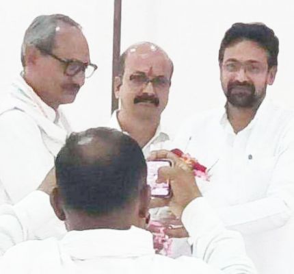 प्रभारी ने शाहिद को किया श्रेष्ठ महामंत्री के रूप में सम्मान