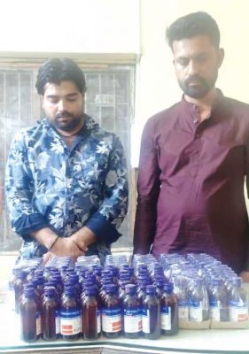 कोडिन सिरप की 140 शीशी के साथ 2 गिरफ्तार