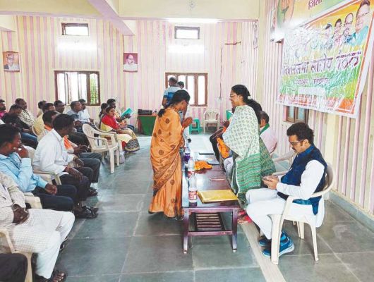 केंद्र की हर योजनाओं की जानकारी  प्रत्येक बूथों तक दी जाए-संतोष