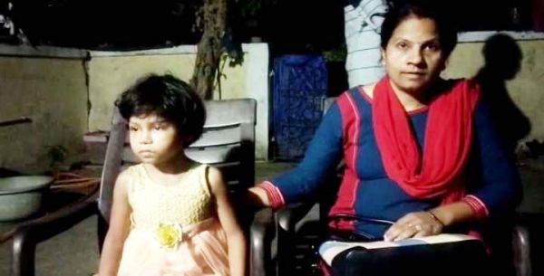 मासूम को बंधक बनाने के मामले में शिक्षिका को डीईओ ने भेजा नोटिस