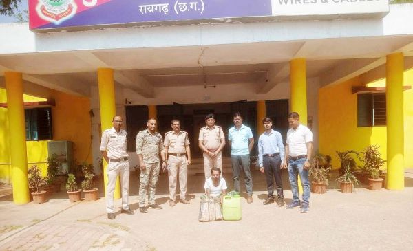 20 लीटर महुआ शराब के साथ पकड़ाया तस्कर