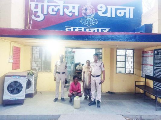 10 लीटर महुआ शराब के साथ आरोपी गिरफ्तार  