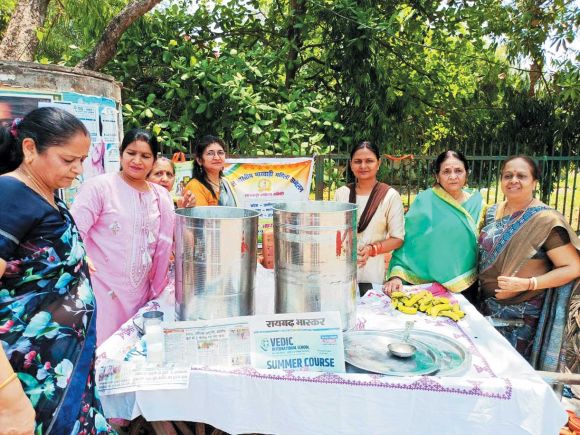 अक्षय तृतीया पर मीठी लस्सी का वितरण