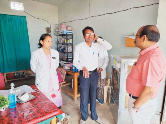 कोरोना की तैयारी और स्वास्थ्य सुविधाओं का जायजा लेने सीएमएचओ ने किया निरीक्षण