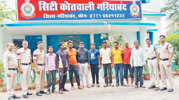 दस स्थायी वारंटी गिरफ्तार