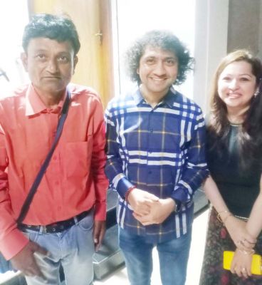 पंकज उदास से मुंबई में सम्मानित हुए अनूप विश्वास 