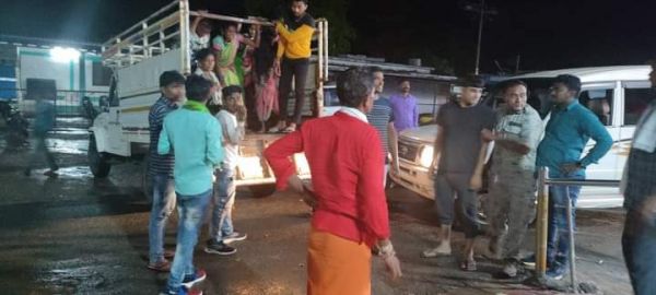 डिवाइडर से पिकअप टकराई, 24 घायल, 3 गंभीर