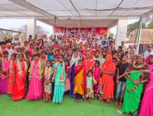 कई युवा भाजपा में शामिल, तो 250 लोगों ने थामा हाथ 