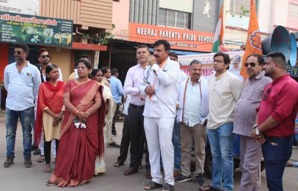 नुक्कड़ सभा, कांग्रेसियों ने केंद्र सरकार पर साधा निशाना