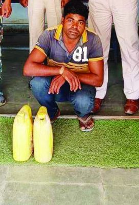 10 लीटर महुआ शराब के साथ पकड़ाया आरोपी  