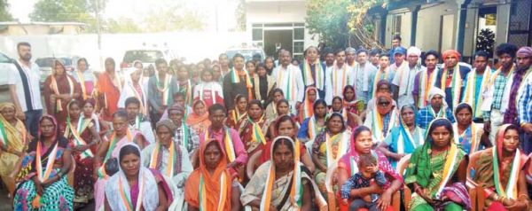 डेढ़ सौ ग्रामीणों ने थामा कांग्रेस का हाथ