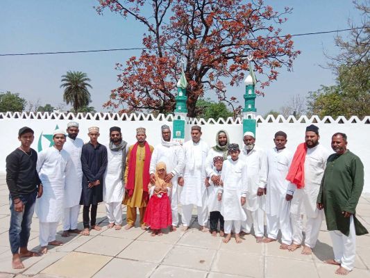 हर्षोल्लास के साथ मनी ईद