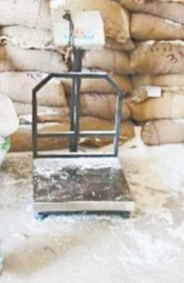 खाद्य विभाग को जिले की राशन दुकानों से शार्टेज का वसूलना है 80 लाख