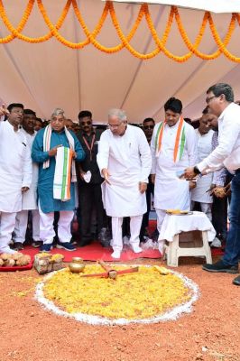 मोवा में 1000 सीटर गारमेंट फैक्ट्री  का सीएम बघेल ने भूमिपूजन किया