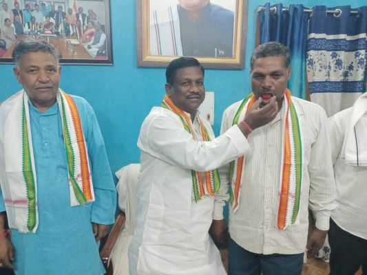 पूर्व सरपंच ने कांग्रेस की ली सदस्यता