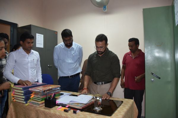 कलेक्टर ने कोषालय का किया जायजा