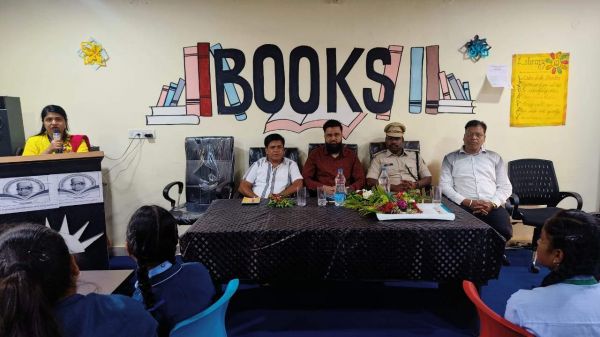 आत्मानंद स्कूल में कैरियर काउंसलिंग प्रोग्राम, एसडीओपी समेत कारोबारी शामिल