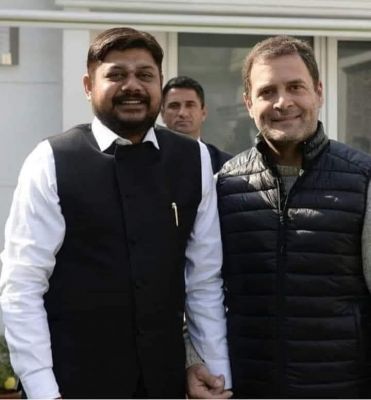 ऐसे दिग्गजों के साथ ली तस्वीरें वायरल कर देता था झांसा, शैलेंद्र बघेल गिरफ्तार