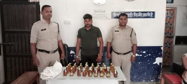 गांजा, और शराब के साथ गिरफ्तार