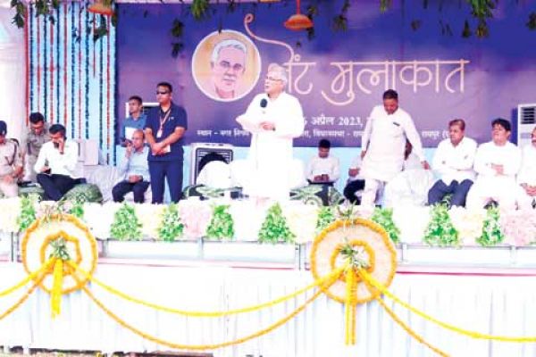 राशन में सबकुछ मिल रहा, लाखों का ईलाज भी हो रहा