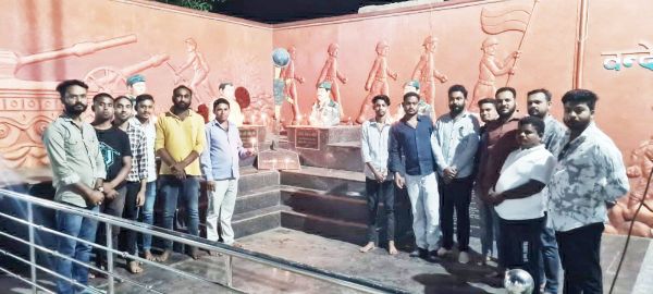 दंतेवाड़ा नक्सली हमले में शहीद जवानों को युवा कांग्रेस ने दी श्रद्धांजलि