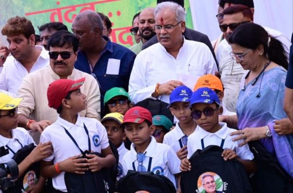 सीएम ने कहा - दिव्यांग बच्चों से मिलती है कठिन परिस्थितियों में भी जीने की प्रेरणा 