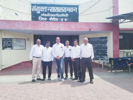 चिरमिरी को मिला अतिरिक्त जिला एवं सत्र न्यायालय, अधिवक्ता संघ ने मिठाई बांट जताई खुशी