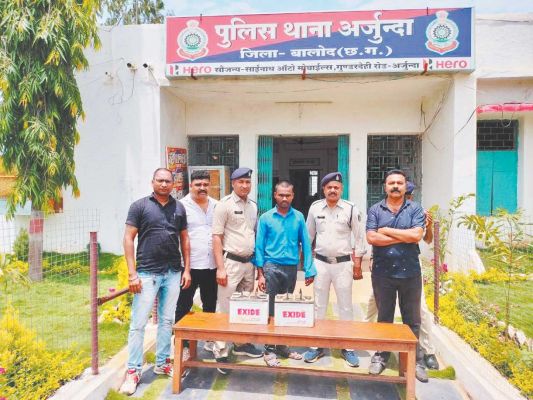 खड़ी कार को जलाने व ट्रैक्टरों की बैटरी चोरी करने वाला बंदी