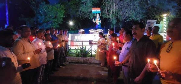 भाजपाइयों ने नक्सली हमले में शहीद जवानों  को दी श्रद्धांजलि 