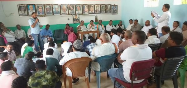 वक्ता चयन अभियान के लिए छुईखदान में जुटे कांग्रेसी