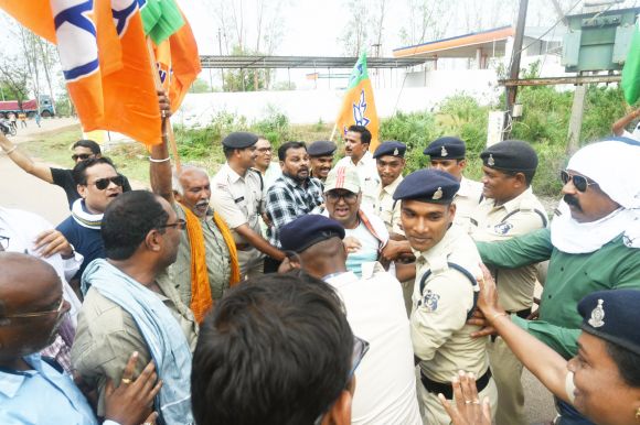 सीएम का विरोध-प्रदर्शन की तैयारी कर रहे सैकड़ों भाजयुमो कार्यकर्ता गिरफ्तार, रिहा