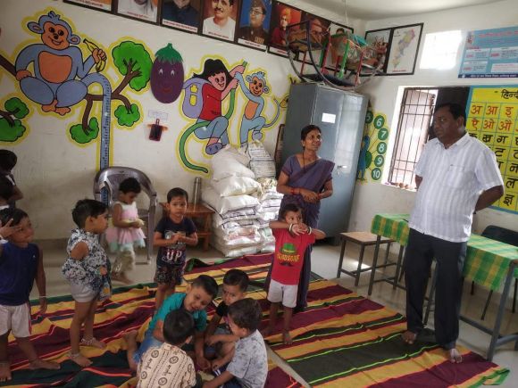 कलेक्टर ने आधा दर्जन आंबा केंद्रों का किया निरीक्षण  सुविधाओं एवं पोषण किट के संबंध में ली जानकारी