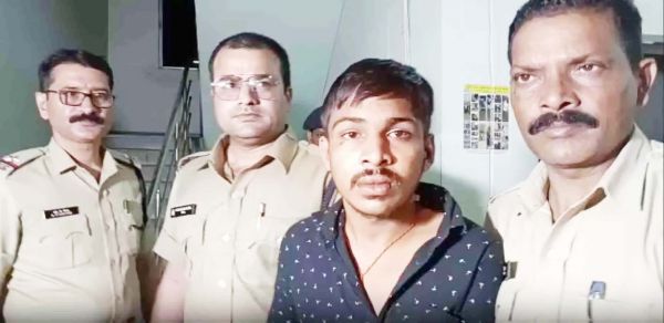 सारे शहर में पुलिस पैदल पेट्रोलिंग कर रही थी, दुर्गा नगर में हो गई हत्या