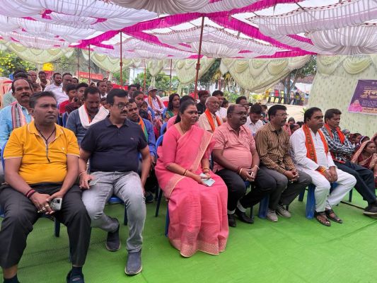 प्रधानमंत्री के हृदय में 135 करोड़ लोगों की धडक़न- सांसद गोमती