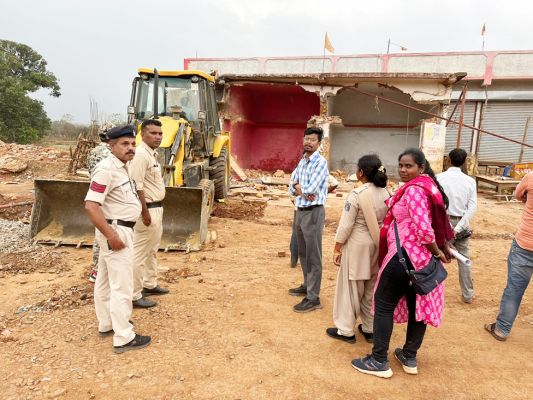 शासकीय जमीन से हटाया गया अतिक्रमण