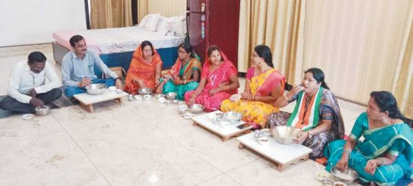 सिहावा विधायक ने कार्यकर्ताओं संग खाई बोरे बासी