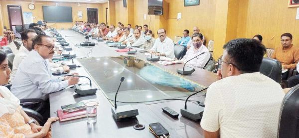 नए कलेक्टर अफसरों से हुए रूबरू, जनचौपाल अब सोमवार को