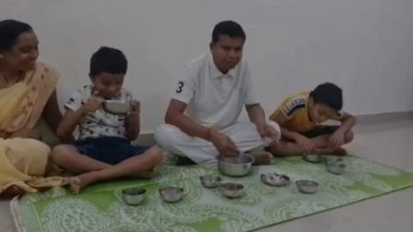 मरकाम ने बेटों संग खाया बोरे बासी