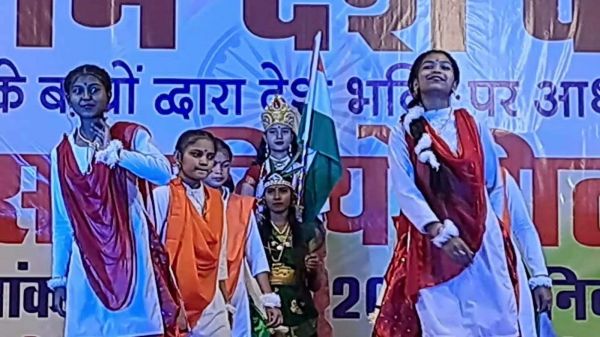 डांस स्पर्धा, युग शांति पब्लिक स्कूल प्रथम, आत्मानंद स्कूल दूसरे स्थान पर
