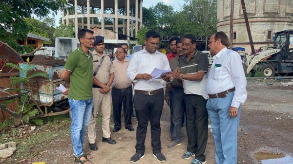 नवागत आयुक्त गुप्ता ने मोहारा फिल्टर प्लांट और आवासों का किया निरीक्षण