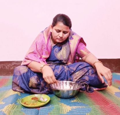 जनप्रतिनिधियों-अधिकारियों व अन्य वर्ग ने बोरे बासी का लिया आनंद