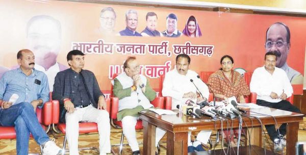 भाजपा का संघर्ष सफल-उसेंडी, दूसरे के काम पर पीठ थपथपा रहे-सीएम