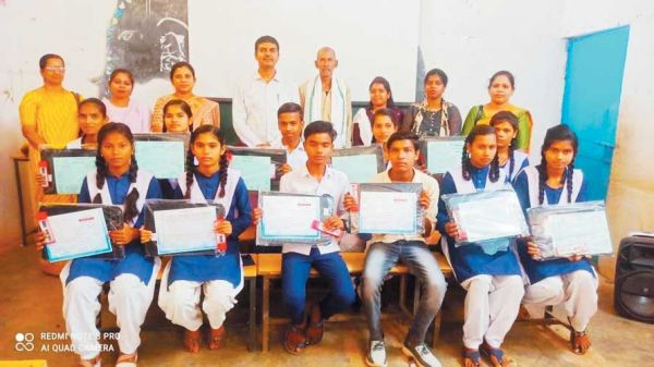 शा.उ.मा. विद्यालय दतरेंगी में परीक्षाफल घोषित
