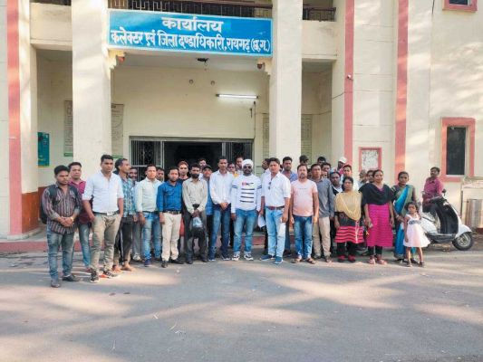 अजाक के चतुर्थ कर्मचारियों ने फर्जी शिकायत के खिलाफ खोला मोर्चा