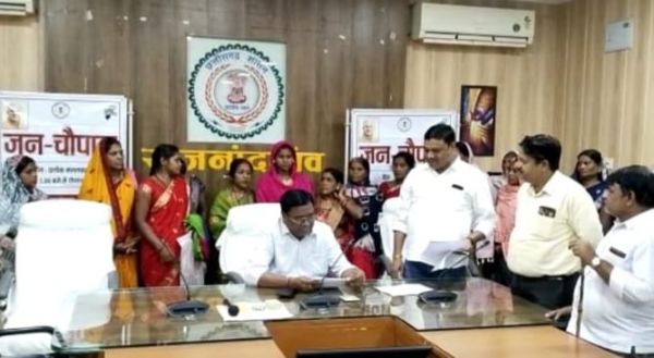 महिला समूह में 50 लाख की अनियमितता की कलेक्टर से पूर्व विधायक भारती ने की शिकायत