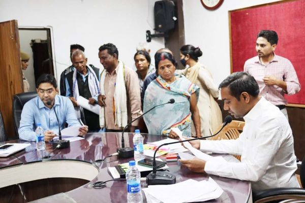 जनचौपाल में 100 से अधिक आवेदन