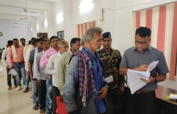 जनचौपाल में कलेक्टर  ने सुनी समस्याएं
