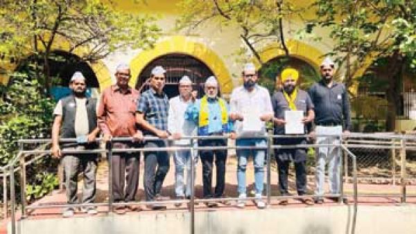  जिला मुख्यालयों में आप ने प्रदर्शन कर किसानों को मुआवजा देने की मांग की